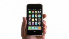 poster-20004-apple-iphone-3gs-voice-control-236x132