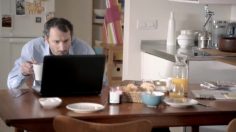 poster-23086-axa-protection-familiale-integrle-un-homme-decouvre-que-sa-femme-est-une-cougar-236x132