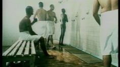 poster-2359-nali-hot-sauce-sous-les-douches-236x132