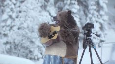 poster-23649-samsung-eccobubble-technology-huge-bear-surprises-crew-236x132