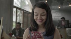 poster-28495-vodafone-operateur-telephonique-lookup-and-show-some-love-offline-this-fathers-day-236x132