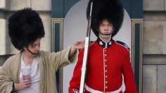 poster-28866-geico-casual-friday-at-buckingham-palace-236x132
